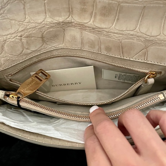 NWT BURBERRY 100% Alligator Clutch. - Picture 11 of 16